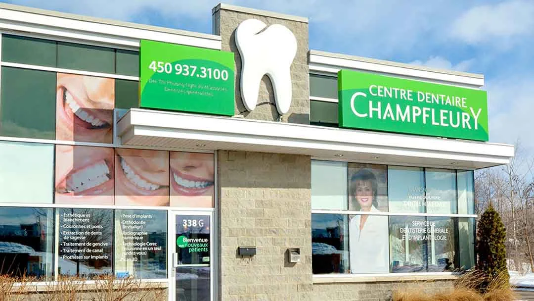 Entrée et enseigne du Centre dentaire Champfleury.